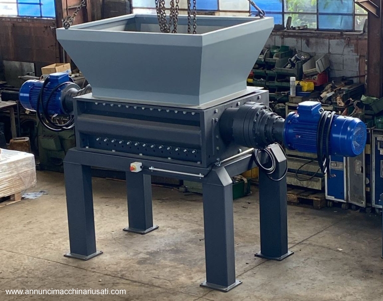 NUEVA trituradora DOS EJES mod.TB1300 2*22KW 