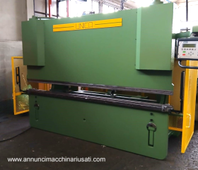 Machine à cintrer les tôles Warcom mod Unica 100-30