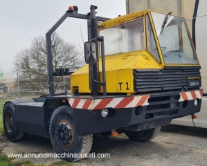 Tracteur portuaire à plaque jaune