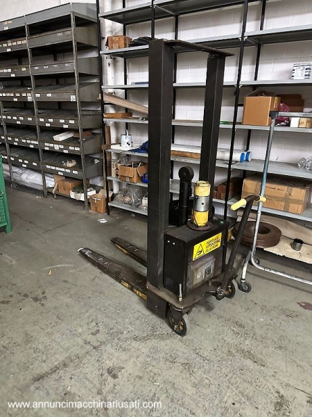 Electric lifting pallet truck 