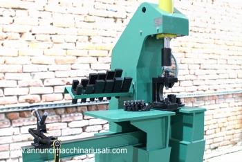 Hydraulic press 15t for disassembly-assembly P1515