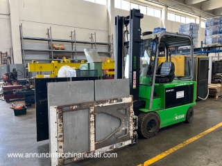 Eleganter Wagen mit gebrauchter Zange 3000 kg