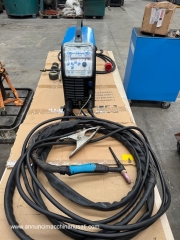 يستخدم TIG 410 W اللحام