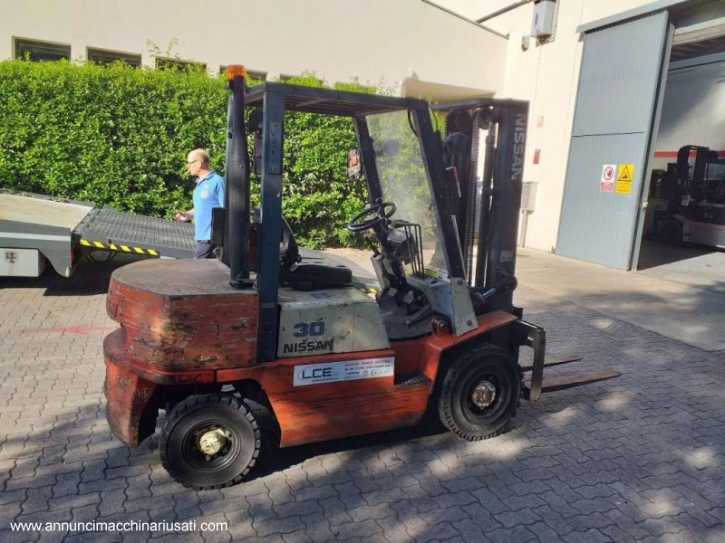 Nissan FJ02-30 Carrello Elevatore Diesel 3 t – Bologna