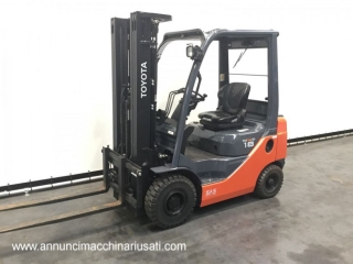 Carretilla elevadora diésel TOYOTA modelo 02-8FDF18
