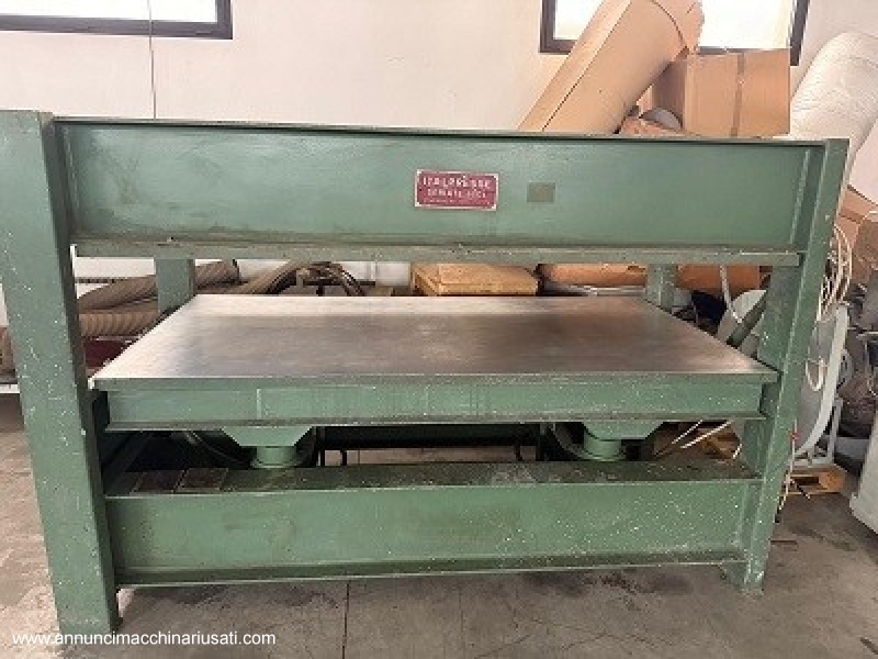 Presse à chaud de marque Italpresse, format 2500x1300 mm