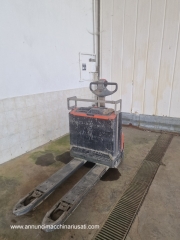 2 ELECTRIC PALLET TRUCKS