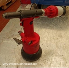 Rivettatrice sistema oleopneumatico marca Far
