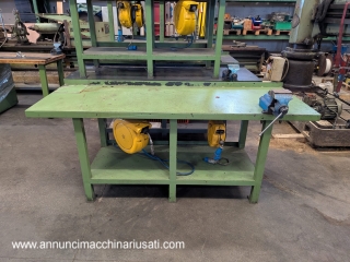 Banco da lavoro in ferro con morsa e avvolgibili aria / 220 v