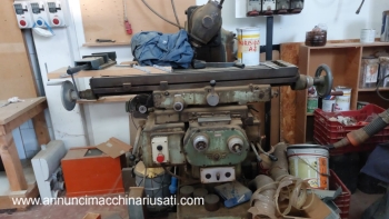 آلة طحن المعادن النموذج القديم