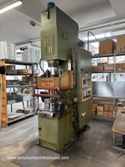 Presse hydraulique Cavenaghi Ridolfi 30 tonnes