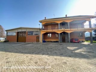 Nave industrial + chalet trifamiliar en RIVOLI