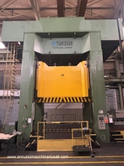 Tian Duan 3000 ton triple-acting hydraulic press