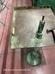 D45 Shoe last lifter with base