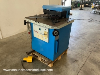 EUROMAC 220/6R Ausklinkmaschine mit variablem Winkel - Gebraucht, in ausgezeichnetem Zustand - Baujahr 1997