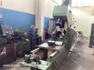 Dobladora de fondo con capacidad de 3/4000 x 10 mm de espesor 