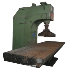 Pressa idraulica per raddrizzare carpenteria metallica