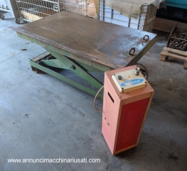 Pantograf-Hubtisch mit 220-V-Steuereinheit