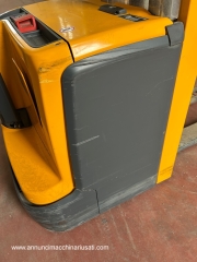Carrello elevatore a timone Jungheinrich 