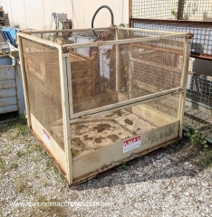 Caisses et paniers en fer de différentes tailles