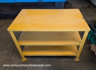 banco/piano da lavoro in ferro con ripiani