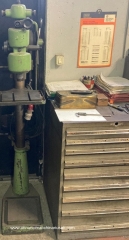 MACHINE À TARAUDER LES COLONNES