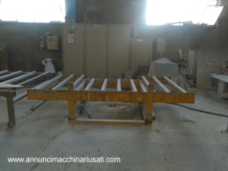 Tilting roller bench