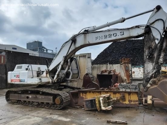 EXCAVADORA DE ORUGAS FIAT HITACHI 220.3 USADA
