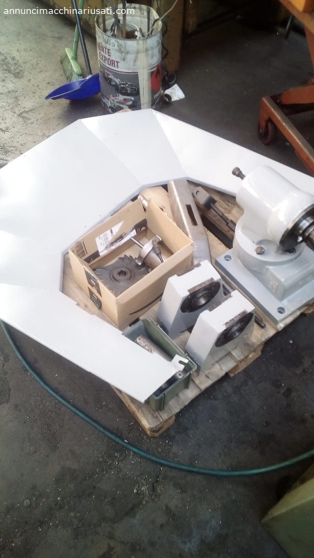 UNIVERSAL MILLING MACHINE ISO 40