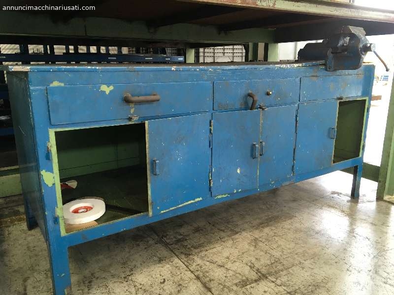 WORKBENCH WITH DRAWERS AND USED VICE