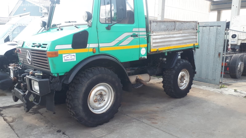 MERCEDES 4 x 4 TRUCK