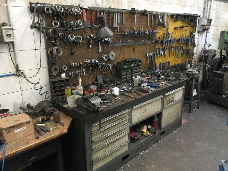WORKBENCH WITH CHEST OF DRAWERS