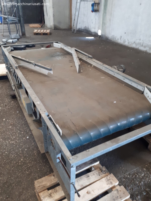Conveyor belt for sorting metals