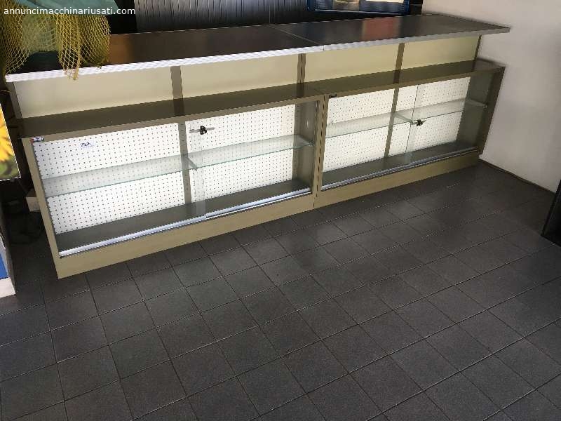 RECEPTION COUNTER WITH DISPLAY