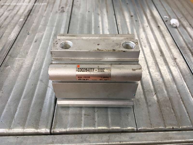 CILINDRO PNEUMATICO SMC CDQ2B40TF 30DZ USATO