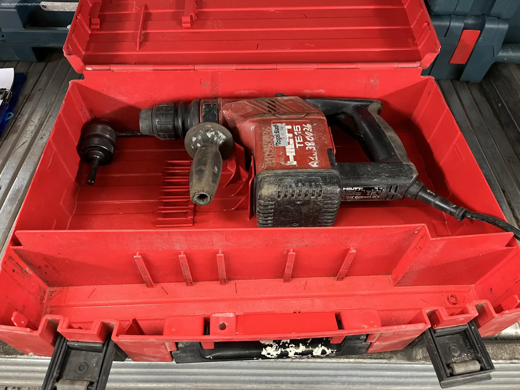 PERCEUSE À MARTEAU HILTI TE 15 UTILISÉE