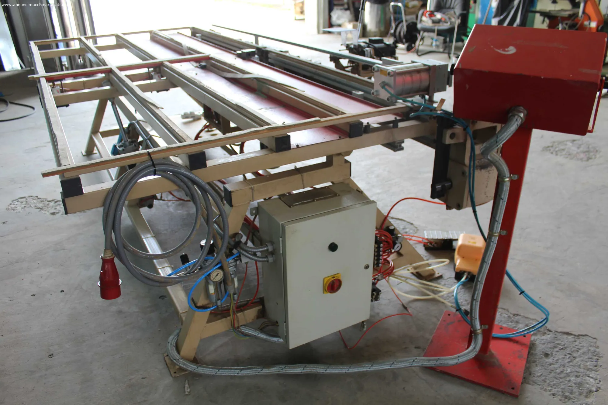 FRAME ASSEMBLY BENCHES