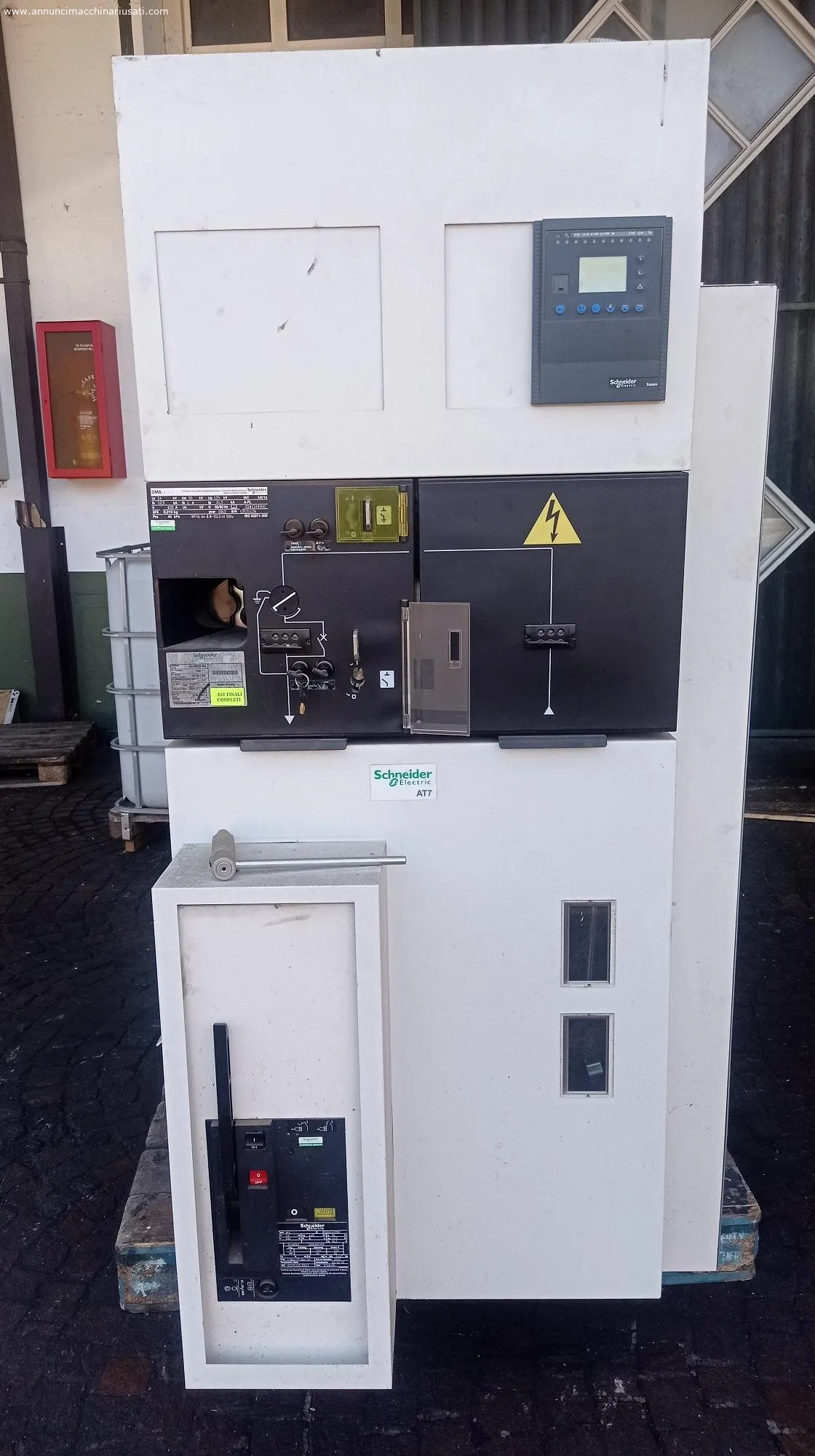 AT7 - MV Schneider switchboards