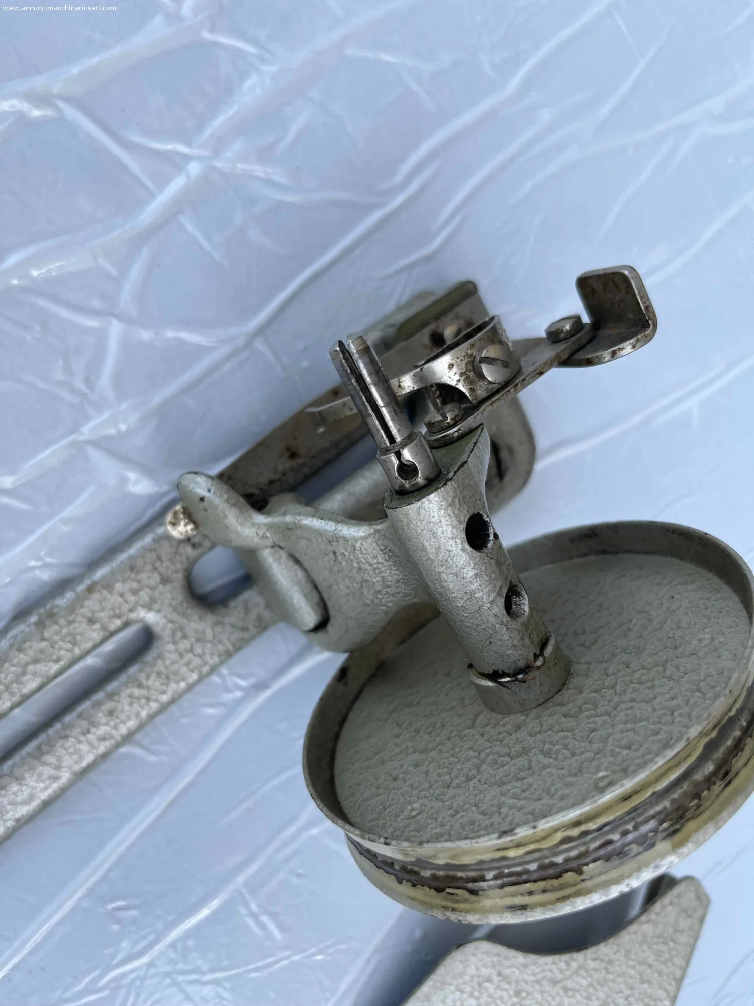 Bobinadora automática para máquina de coser industrial. 