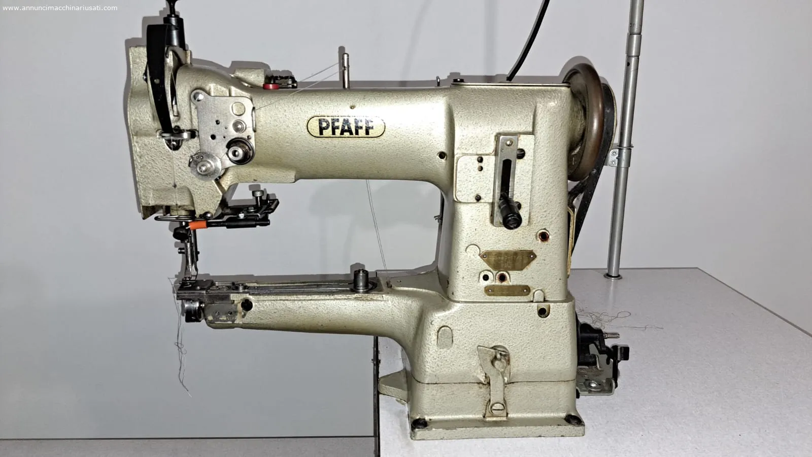 Machine à coudre à bras industriel Pfaff