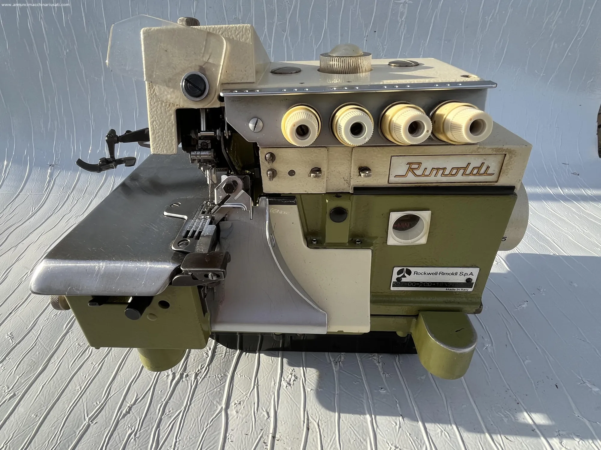 Rimoldi 527 Machine à coudre surjeteuse 5 fils