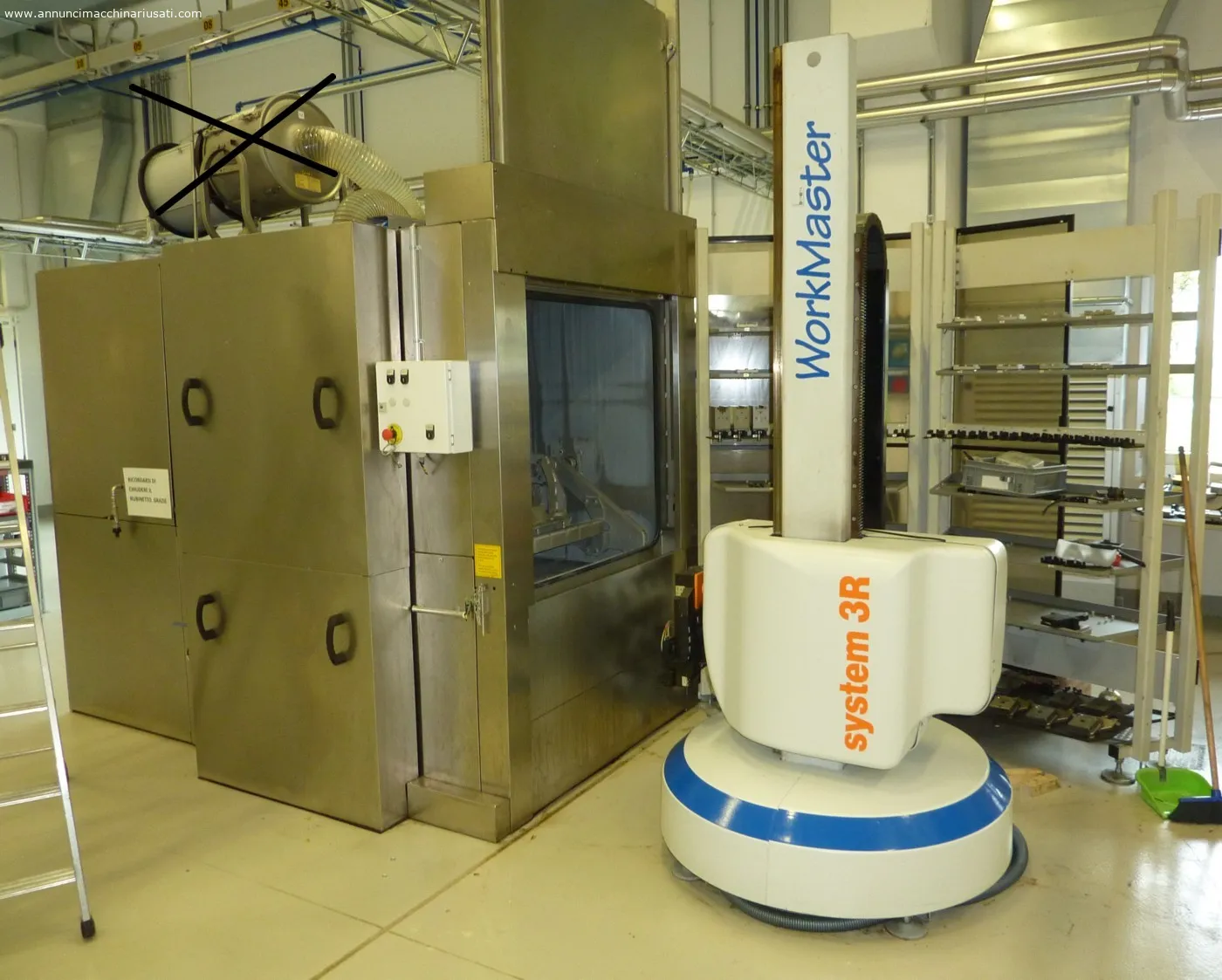 Automatic washing system with robotic loading and unloading