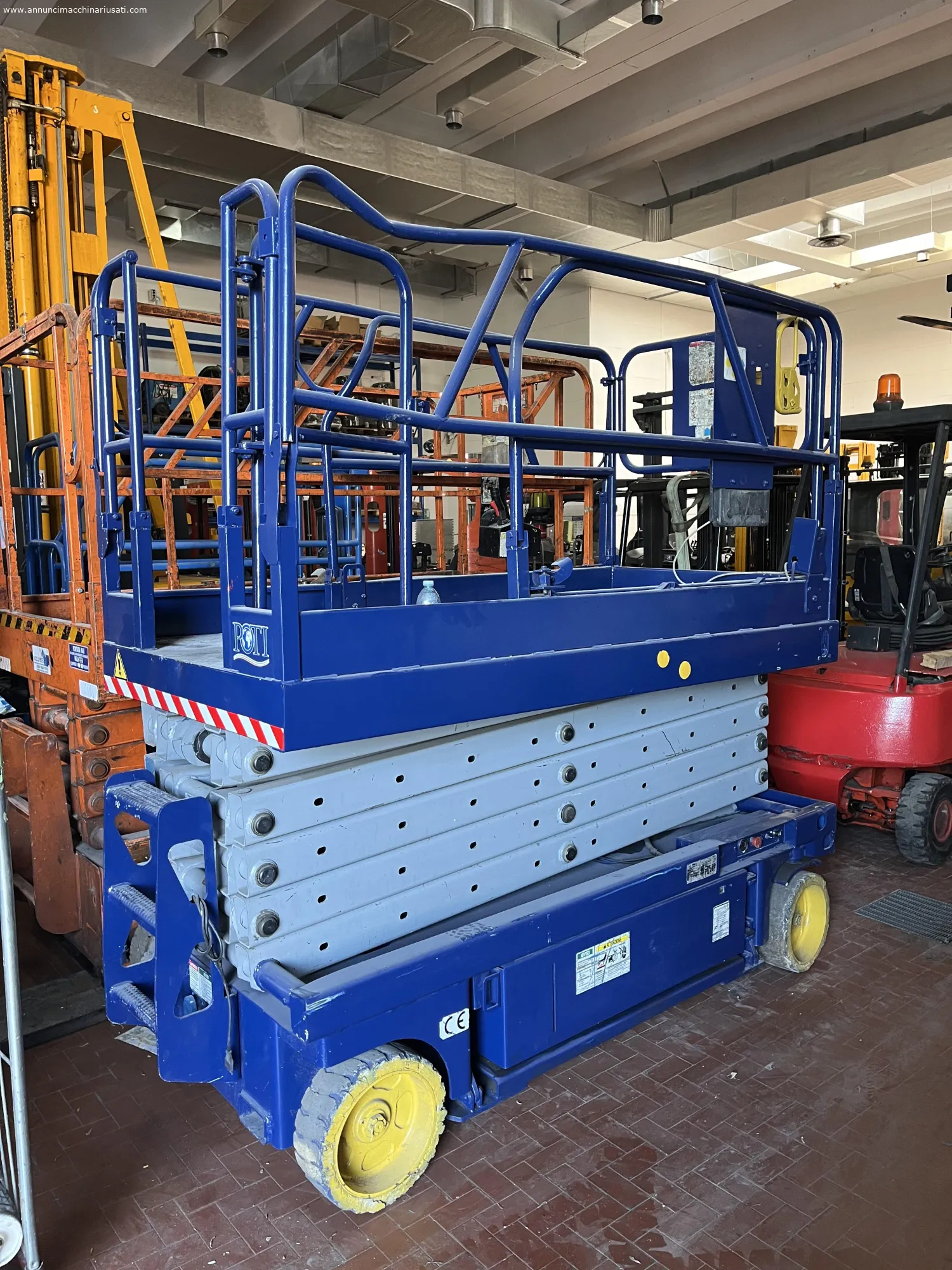 Plataforma de tijera marca GENIE altura 10 m