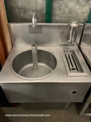 Stainless steel sink